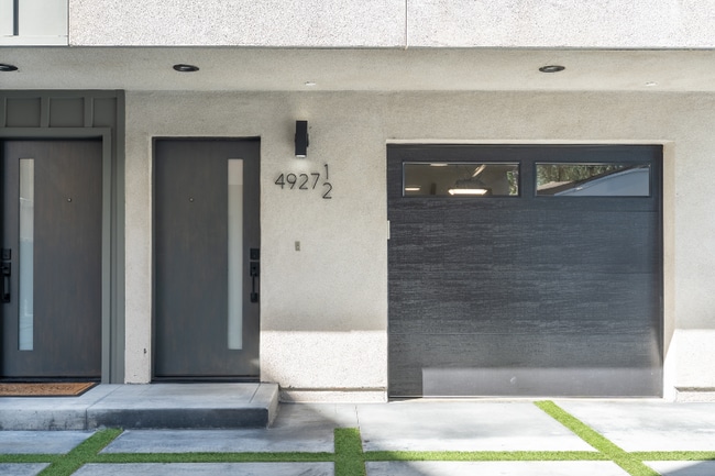 Photo - 4927 1/2 Kester Ave