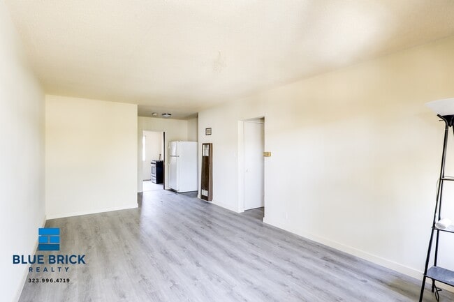 Photo - 1055 N El Centro Ave Unit 8