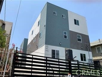 Building Photo - 1143 Irolo St