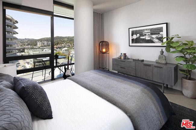 Photo - 1755 Argyle Ave Unit 1206