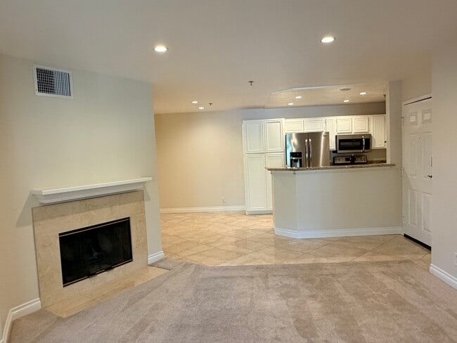 Photo - 653 Oak Run Trl Unit 653 Oak Run Trail #305 Oak Park Ca 91377