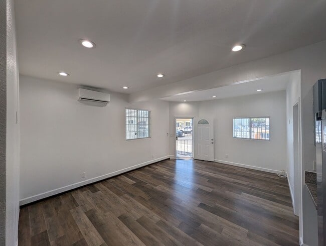 Building Photo - 456 Unit 456-A