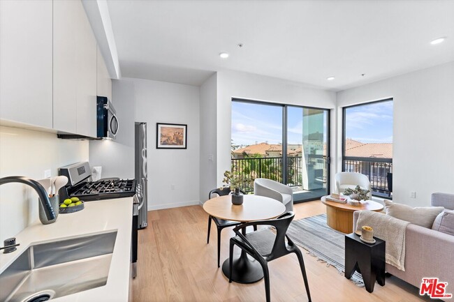 Photo - 904 S New Hampshire Ave Unit 301