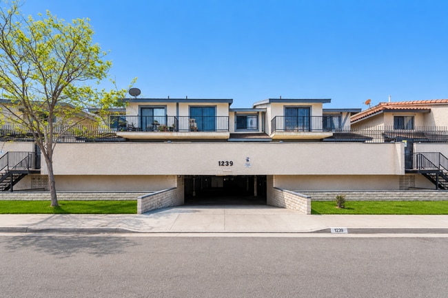 Building Photo - 1239 W Rosecrans Ave