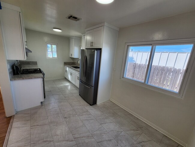 Photo - 10449 Cantara St