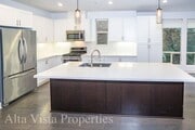Photo - Beautiful Townhome centrally located in Mi...