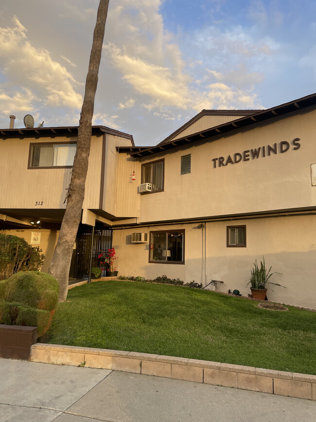 Tradewinds Apartments - Tradewinds Apartments