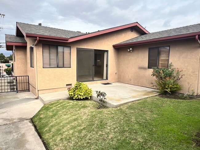 Building Photo - Grand Ave Barakat Unit #621