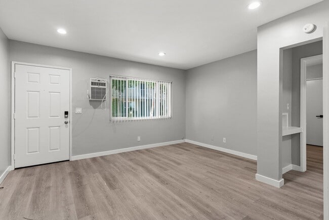 Photo - 113 S Lillie Ave Unit 201-02