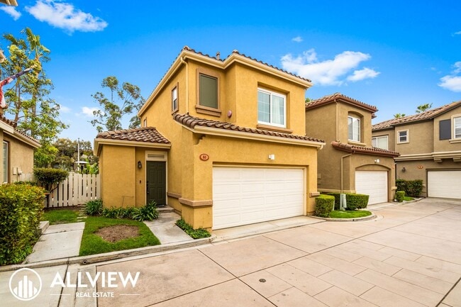 Building Photo - Gorgeous 2 bed/2.5 bath! Located in the highly desired city of Rancho Santa Margarita!