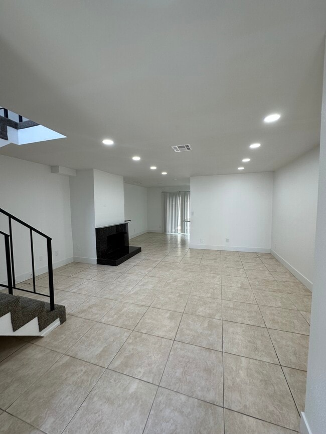 Photo - 11538 Riverside Dr Apartments Unit B