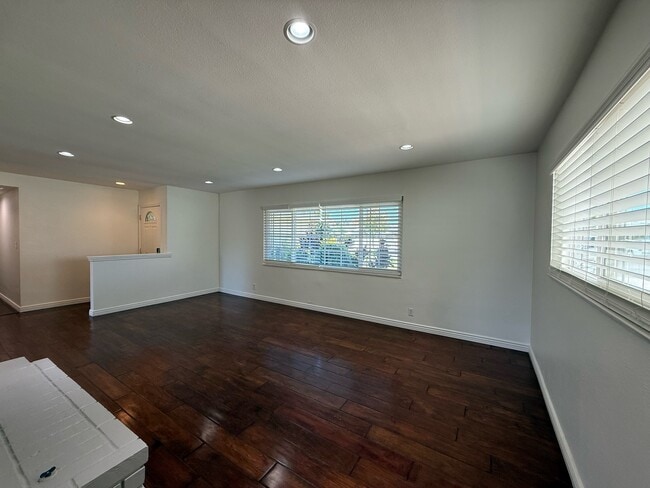 Photo - 1324 E Hickory Ln