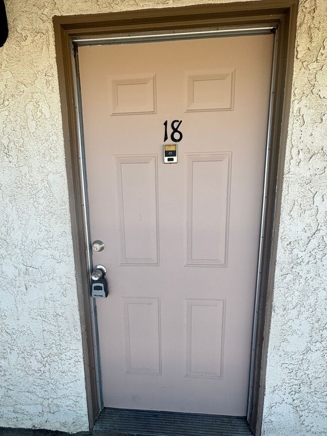 Building Photo - West Lancaster Apartment Unit 18