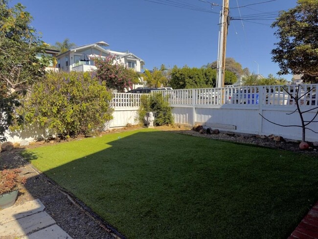 Photo - 731 Beryl St