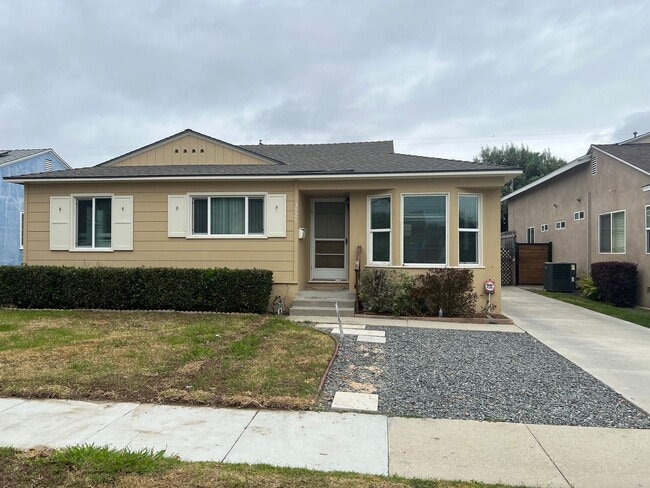 Photo - 3 Bed 1 Bath Home!