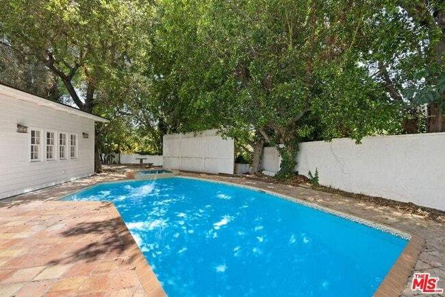 Photo - 9609 Oak Pass Rd