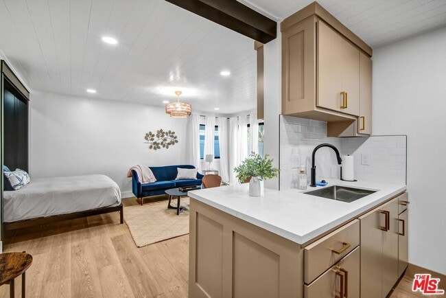 Photo - 1083 Montauk Ln