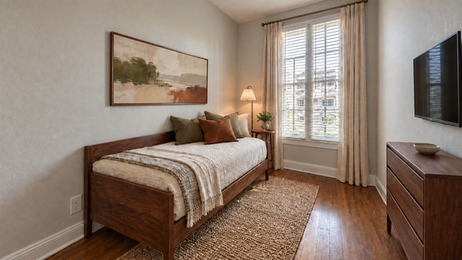 Photo - 326 Normandie Ave Unit #305