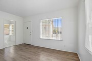 Photo - 103 E Tamarack Ave
