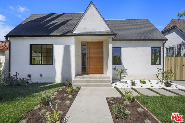 Photo - 1161 Stearns Dr House