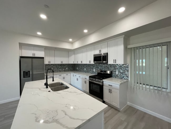 Building Photo - 2341 Ulric St