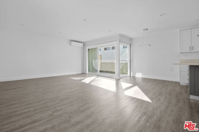 Photo - 848 18th St Unit 6