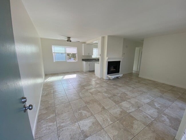 Building Photo - major8112 Unit D