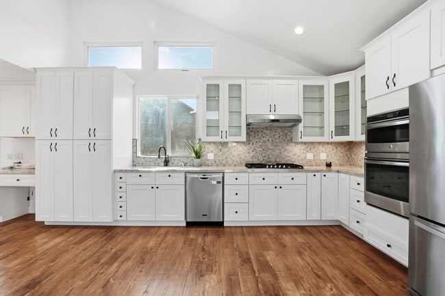 Building Photo - Fully Renovated Home in University City!