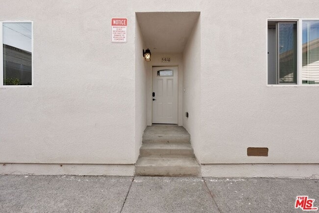 Photo - 5912 S Flower St