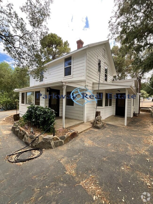 Building Photo - Charming 3 Bedroom House in East Alpine