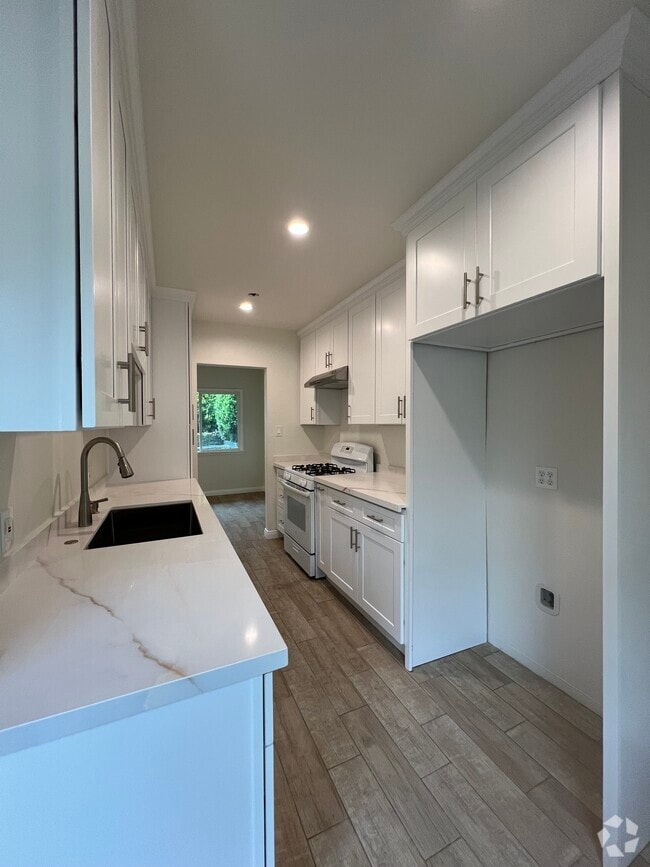 Building Photo - 713 W Colorado Blvd Unit 713 Rental