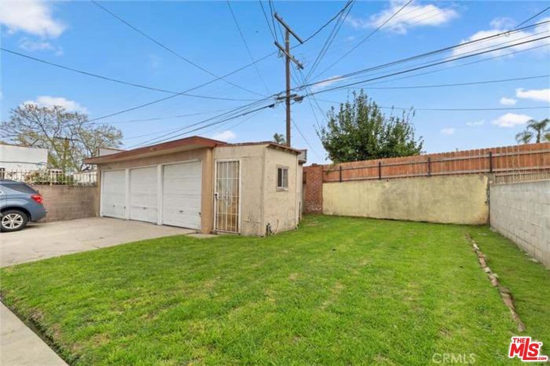 Photo - 6822 S Van Ness Ave