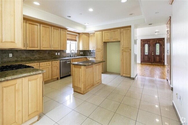 Building Photo - 918 E Valencia Ave Rental