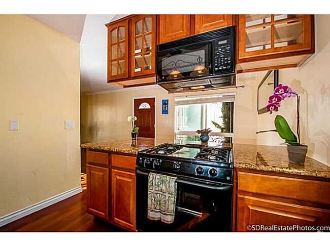 Building Photo - Beautiful 3 Bedroom 2 Bath in City Heights... Unit 12 Rental