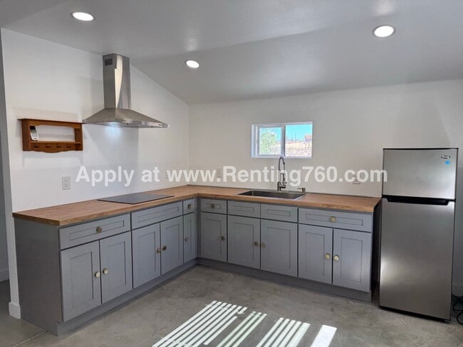 Building Photo - Modern 1 Bed 1 Bath Home! Unit 3 - 56949 Campanula St