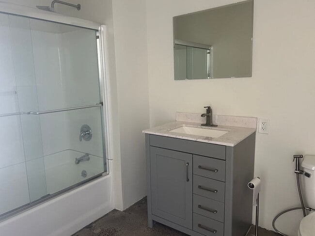 Photo - 2404 Wilshire Blvd