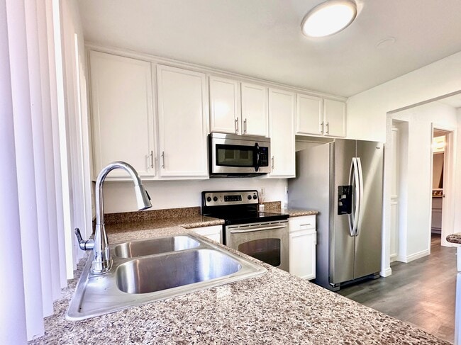 Photo - 615 Fredricks Ave