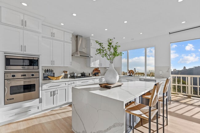 Photo - 2019 Sunset Plaza Dr