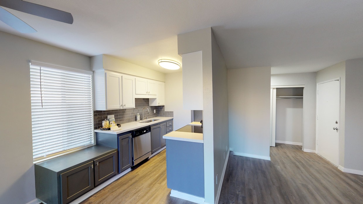 3D Tour - St. Charles Oaks Apartments