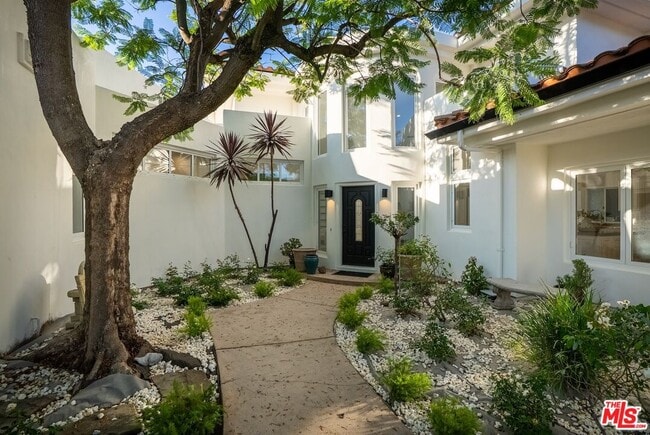 Photo - 21965 Saddle Peak Rd