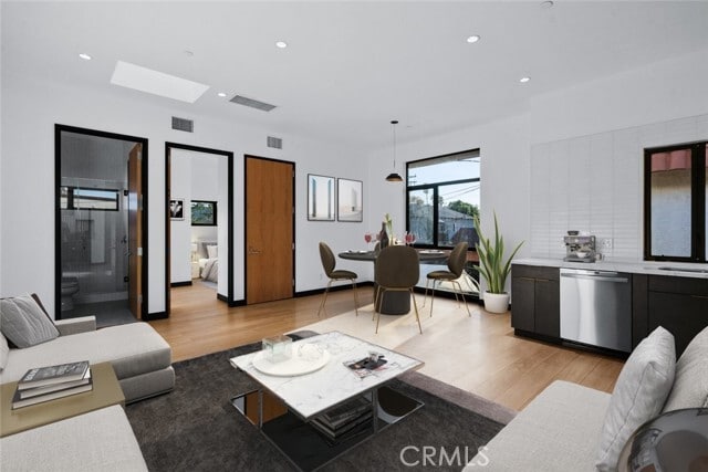 Photo - 922 W Clark Ave