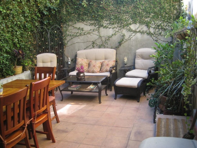 Private Patio - 2028 3/4 Argyle Ave