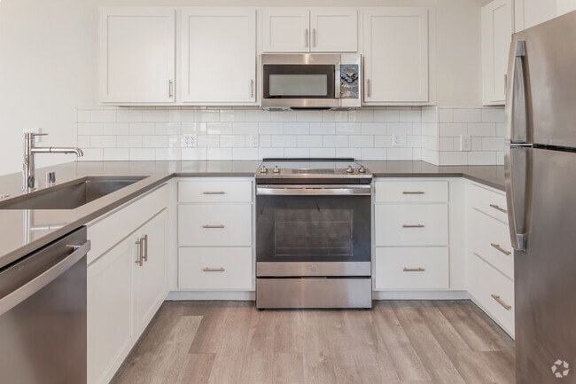1BR, 1BA - 936SF - Kitchen - Ocean Center