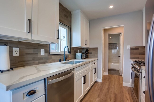 Photo - 810 Island Ct