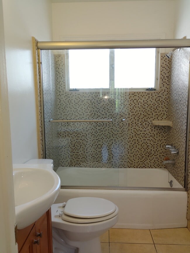 Photo - 4712 Elmwood Ave Unit 7