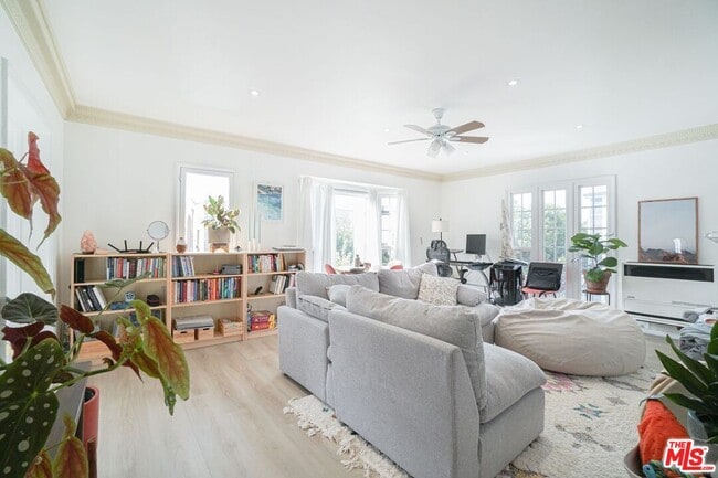 Photo - 5139 Marathon St