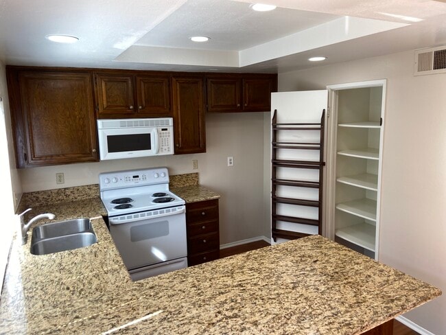 Photo - 1300 Stonewood Ct