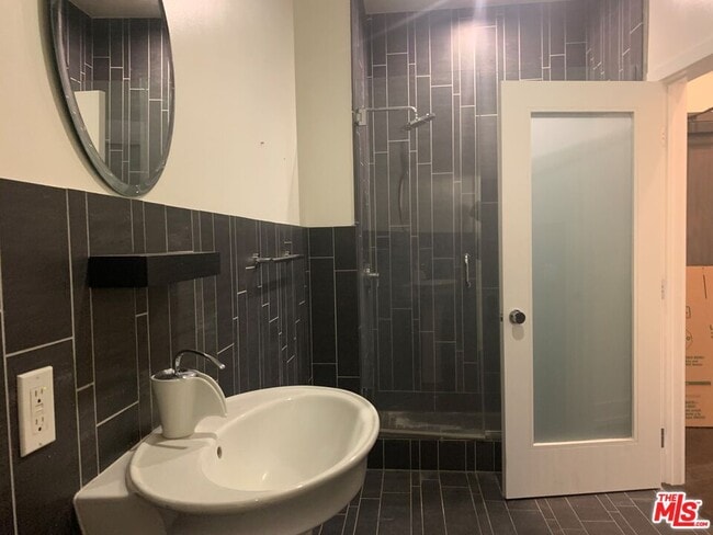 Photo - 727 W 7th St Unit 415