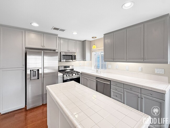 Stylish Otay Ranch Home with AC, Garage & Balcony! - Stylish Otay Ranch Home with AC, Garage & Balcony!