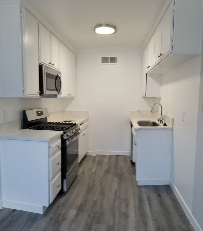 Photo - Granada Court